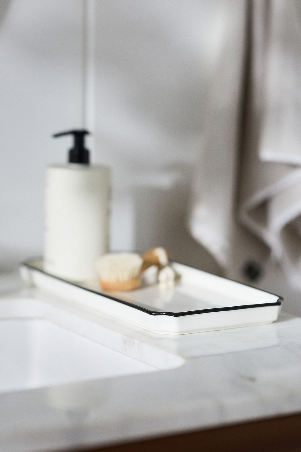 Plateau de bain en céramique Piper à bordures contrastantes