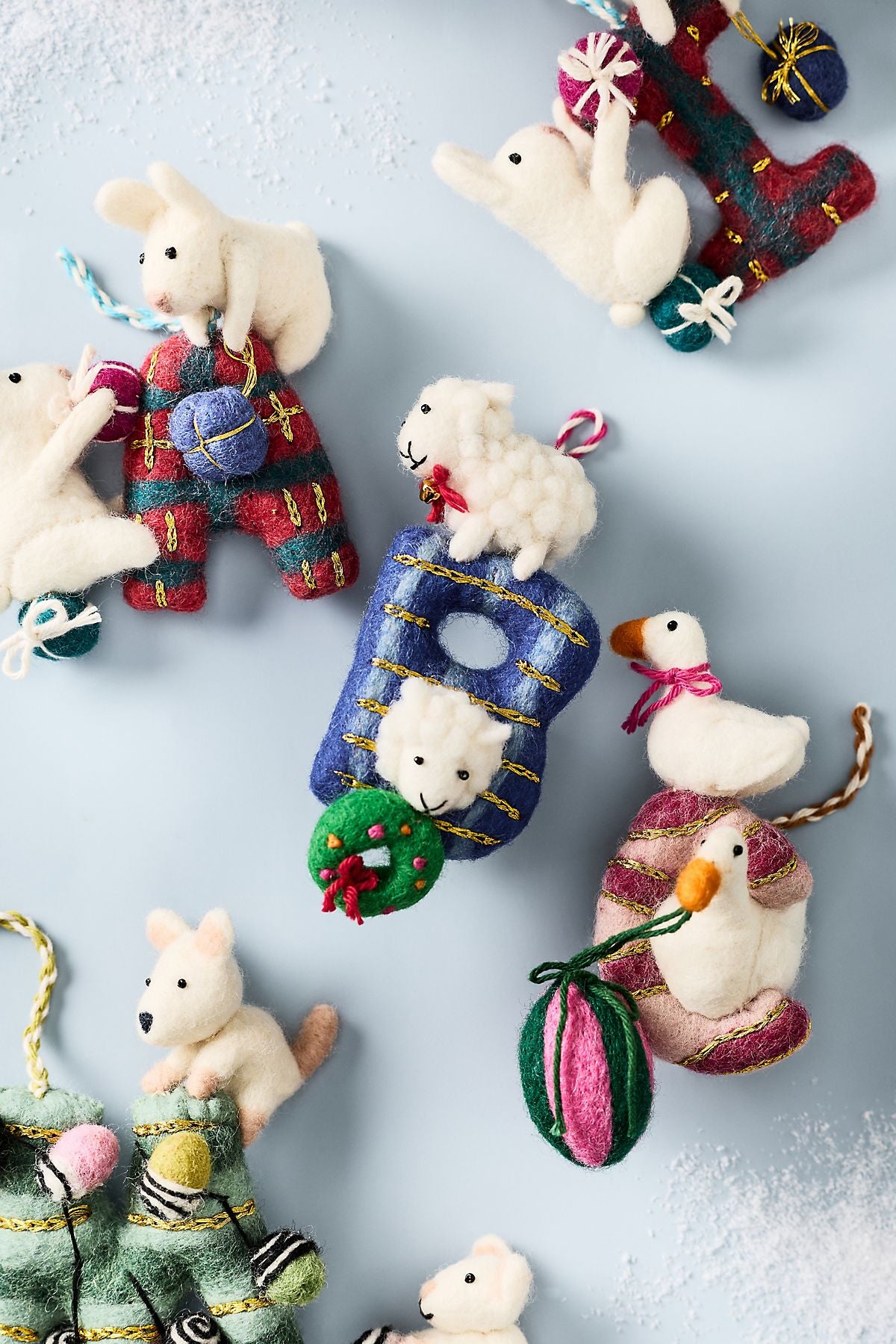 Ornement monogramme en feutre Holiday Helpers