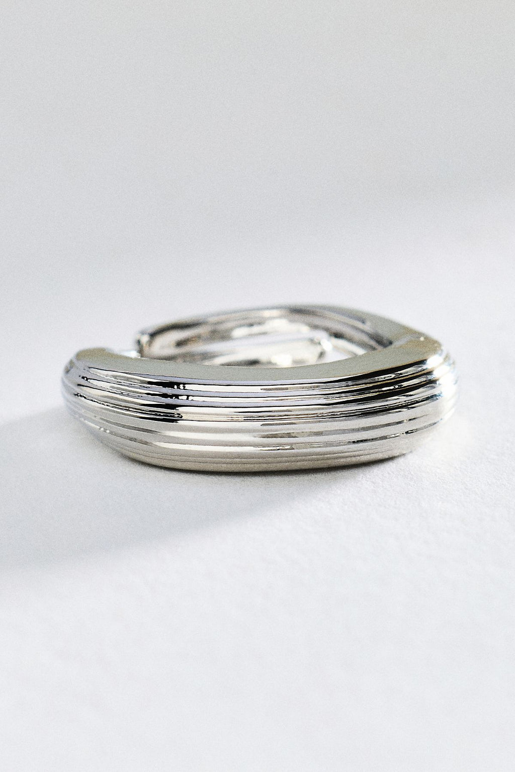 Bague empilable côtelée en métal