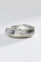 Bague empilable côtelée en métal