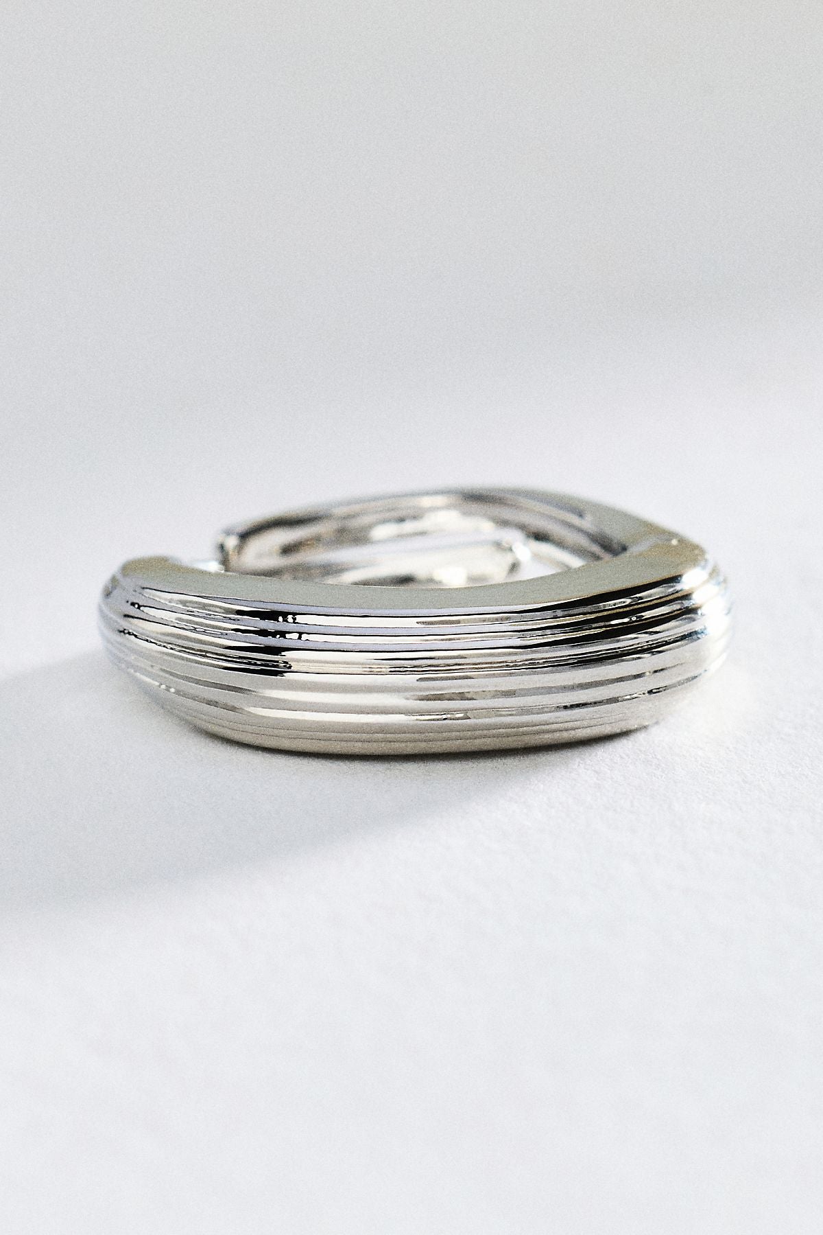 Bague empilable côtelée en métal
