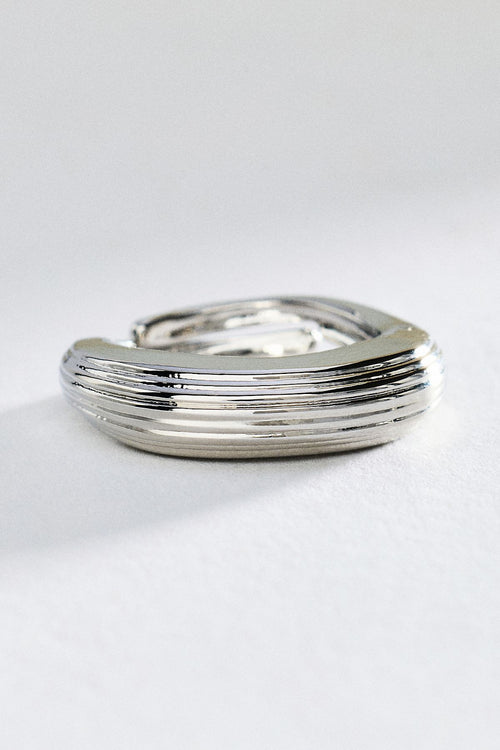 Bague empilable côtelée en métal
