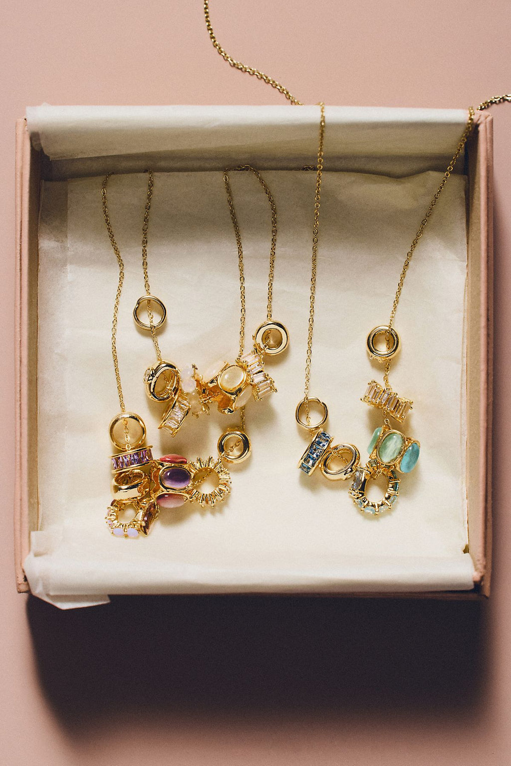 Collier à pendentif bague pierre de naissance By Anthropologie