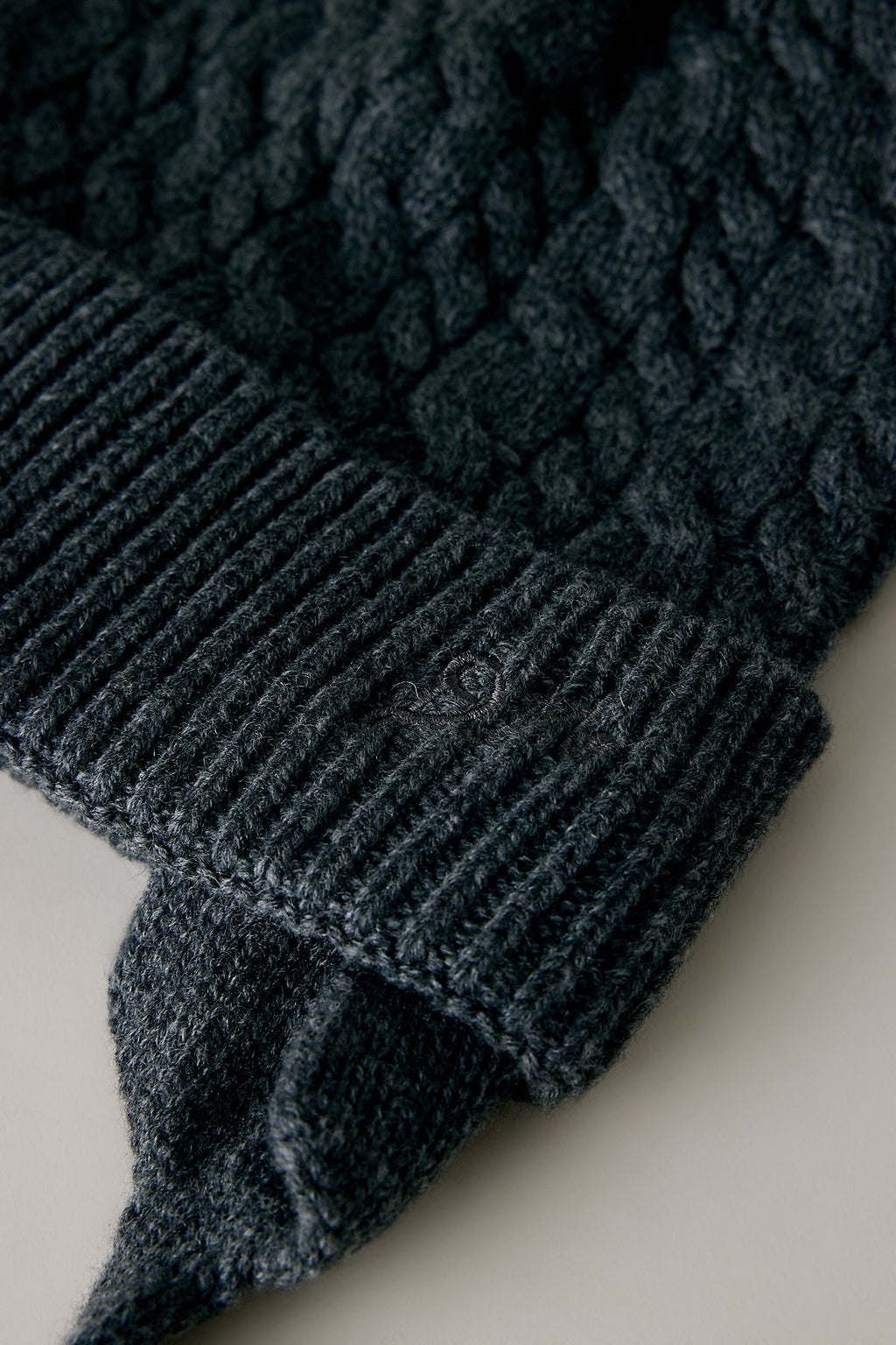 Bonnet en laine-cachemire Damson Madder