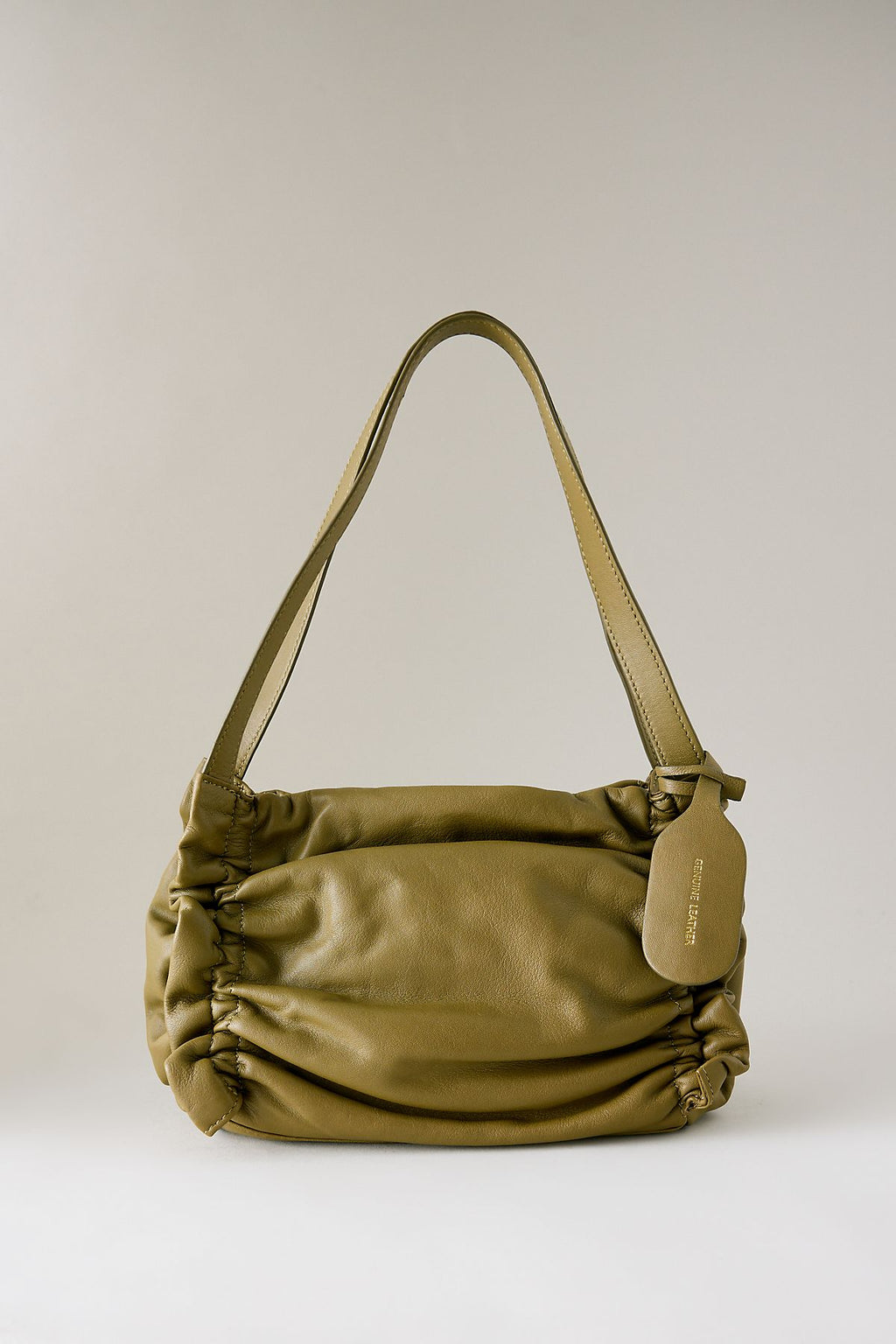 Sac à bandoulière en cuir froncé