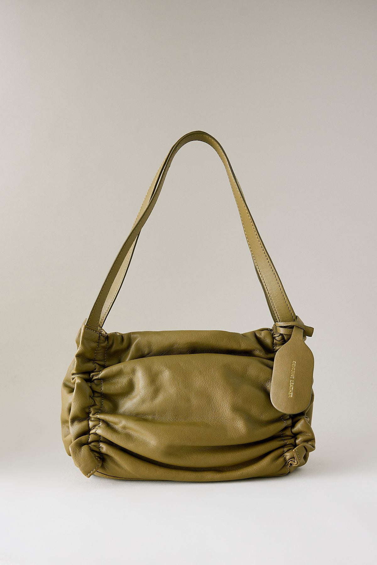 Sac à bandoulière en cuir froncé