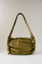 Sac à bandoulière en cuir froncé