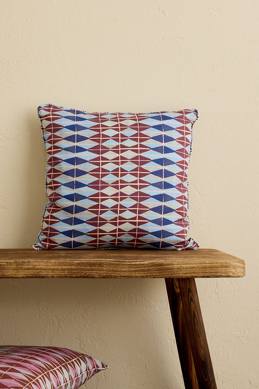Coussin à imprimé numérique géométrique