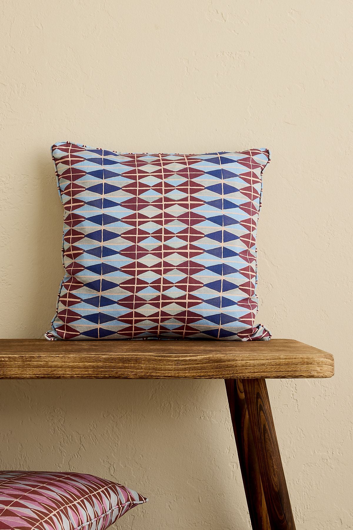 Coussin à imprimé numérique géométrique