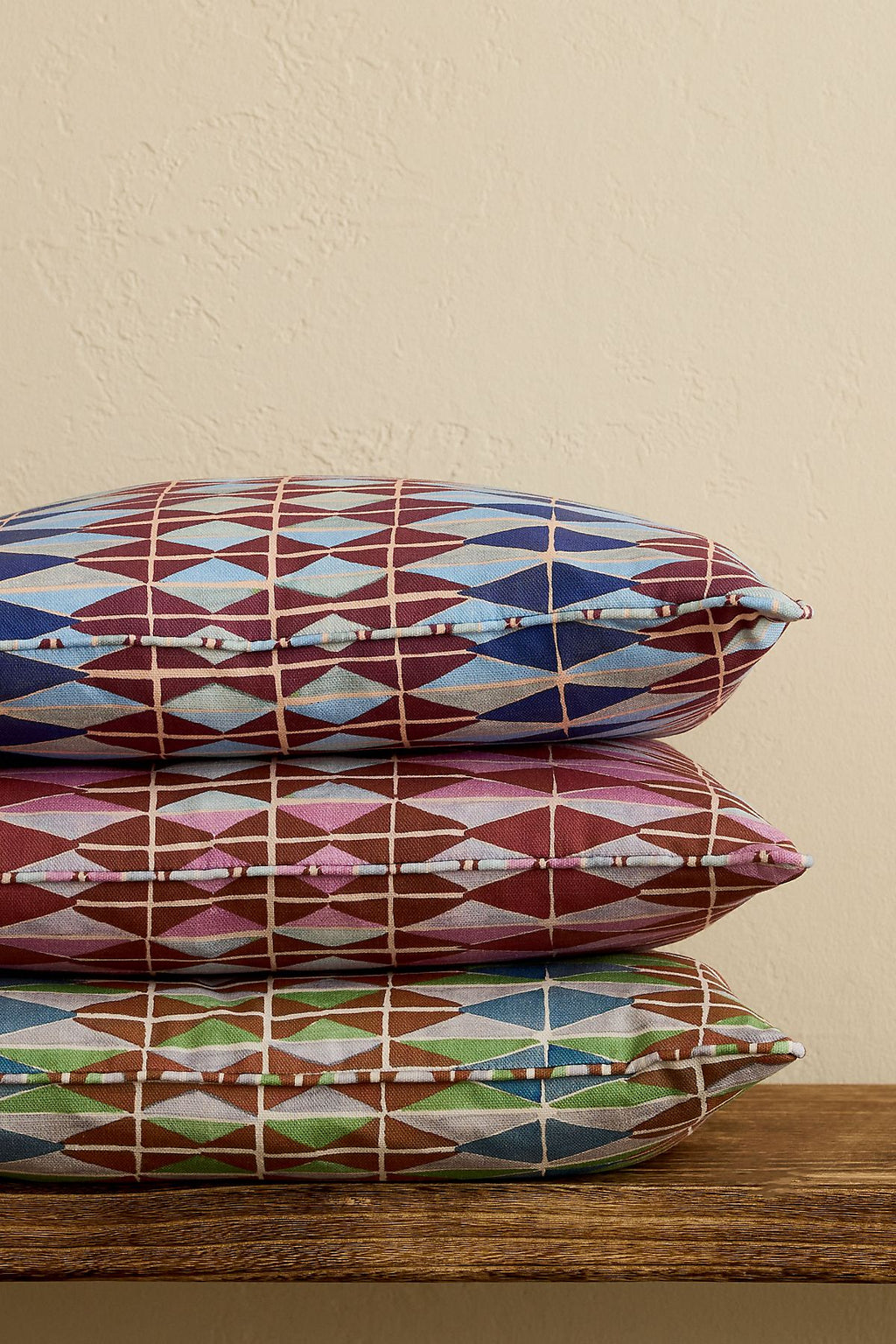 Coussin à imprimé numérique géométrique
