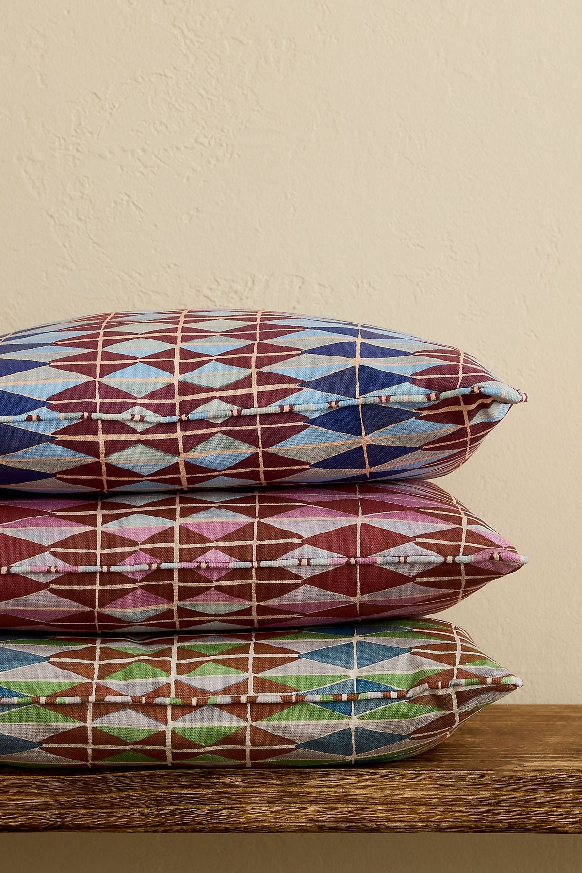 Coussin à imprimé numérique géométrique